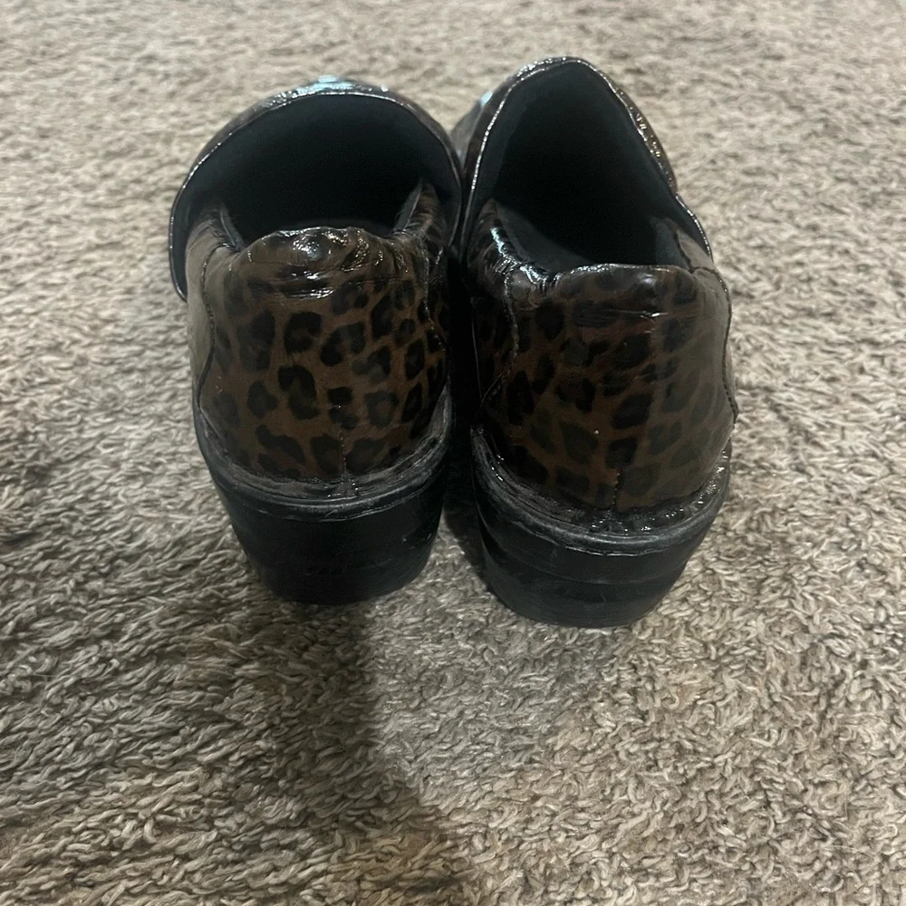 BOC Born Concept Peggy Leopard Print Slip On Clogs Women's 10 - Picture 2 of 7
